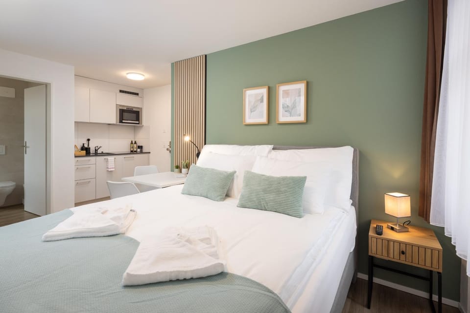 Bed, Kitchen or kitchenette, Photo of the whole room, Bedroom, towels