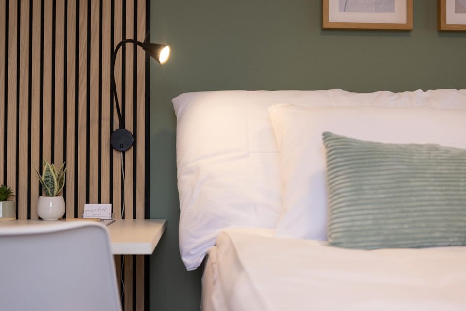 Bed, Photo of the whole room, Bedroom