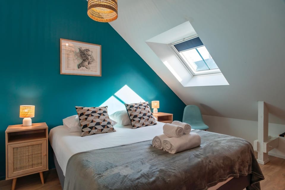 Bed, Photo of the whole room, Bedroom