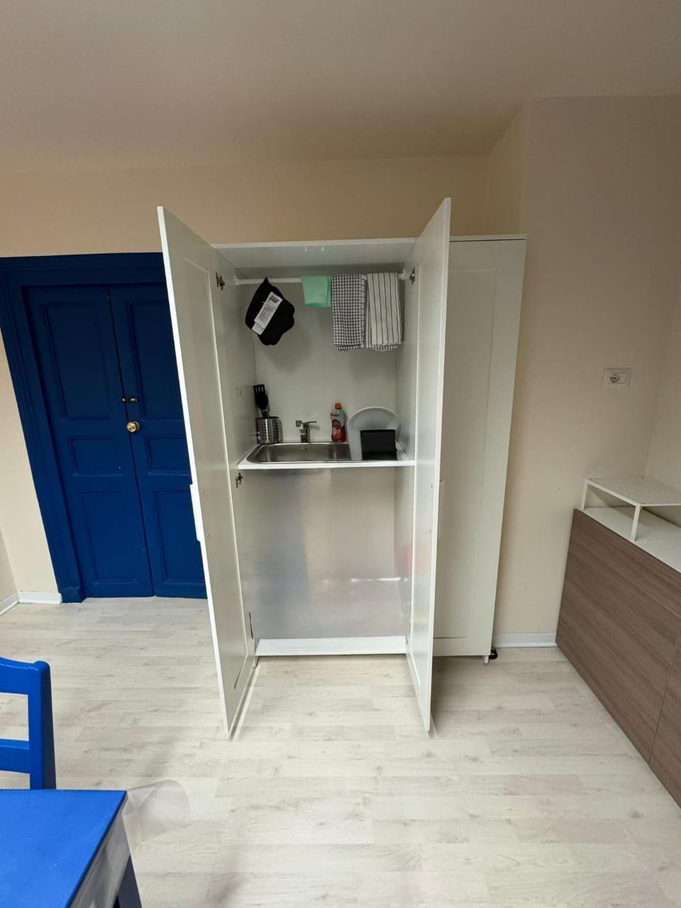 wardrobe