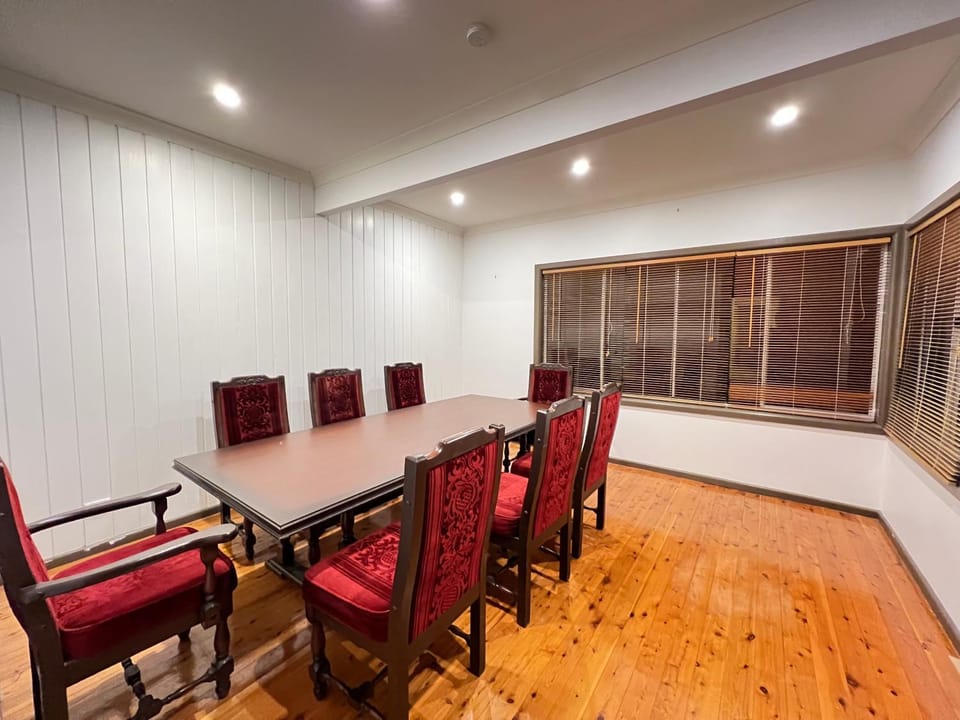 Queen Room in Two Story House - R8 Vacation rental in Sydney