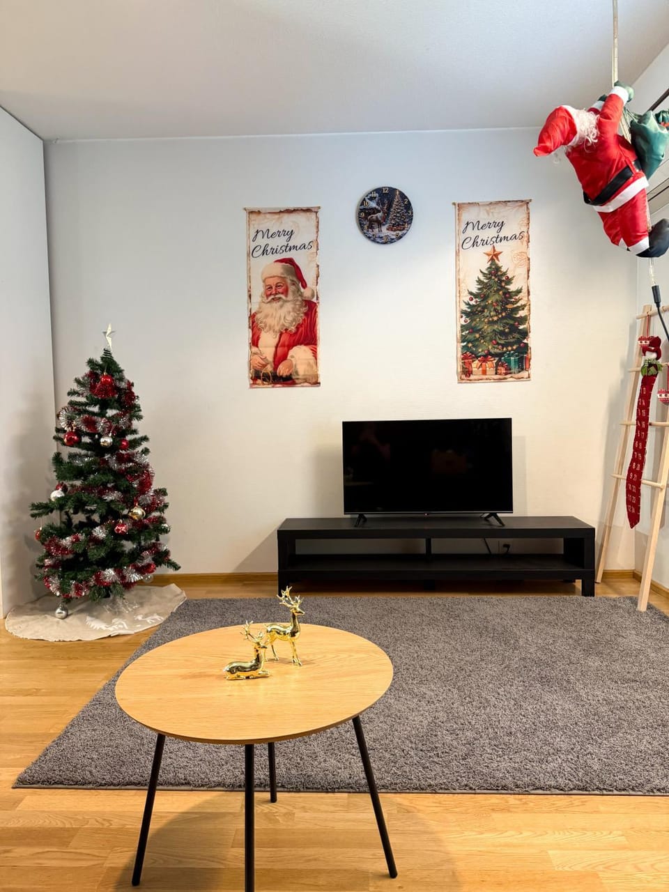 Communal lounge/ TV room, TV and multimedia, Living room, Seating area, Evening entertainment