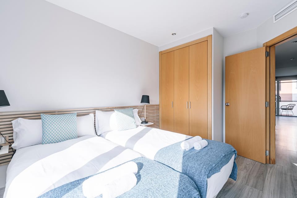 Photo of the whole room, Bedroom