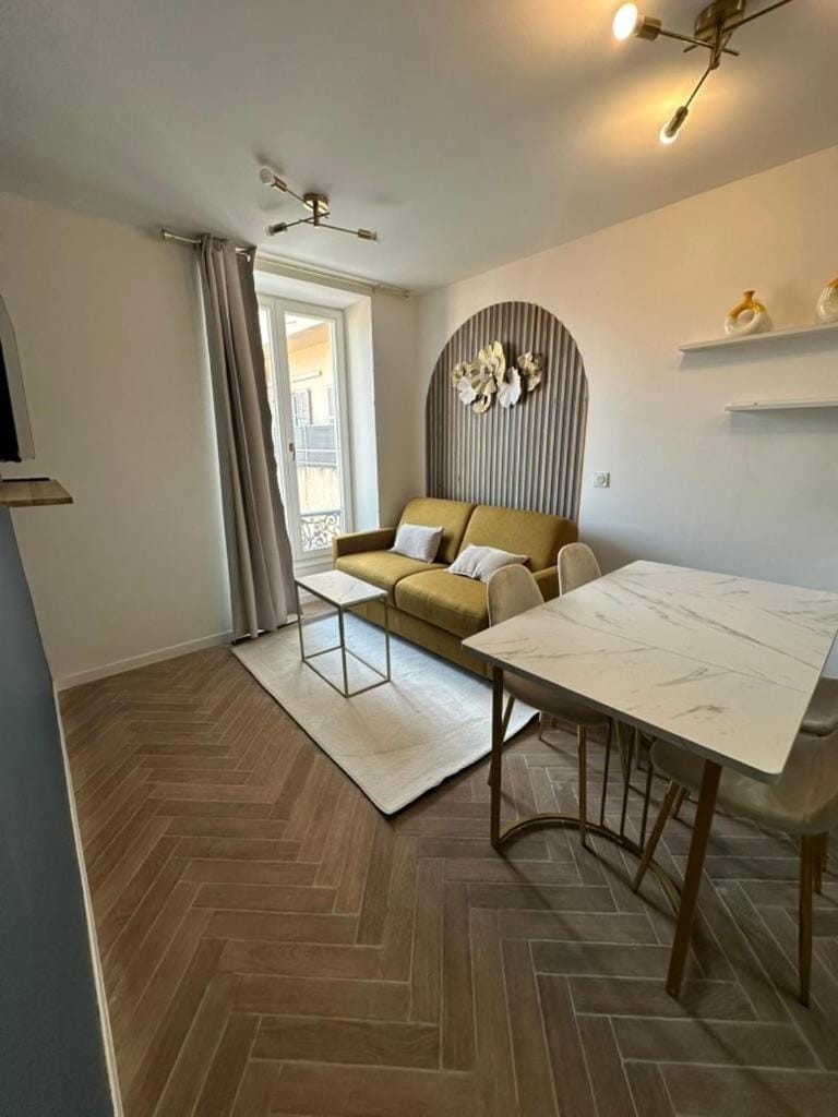 MOON 41 - Appartement Nice 4P Apartment in Nice