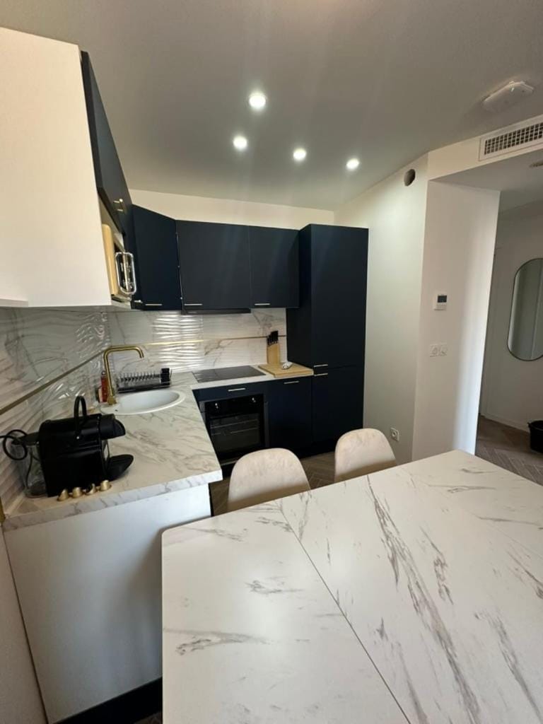 MOON 41 - Appartement Nice 4P Apartment in Nice