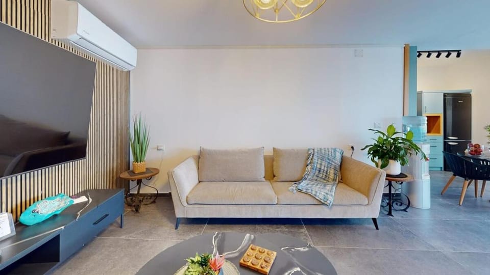 Communal lounge/ TV room, TV and multimedia, Living room, Seating area, Evening entertainment