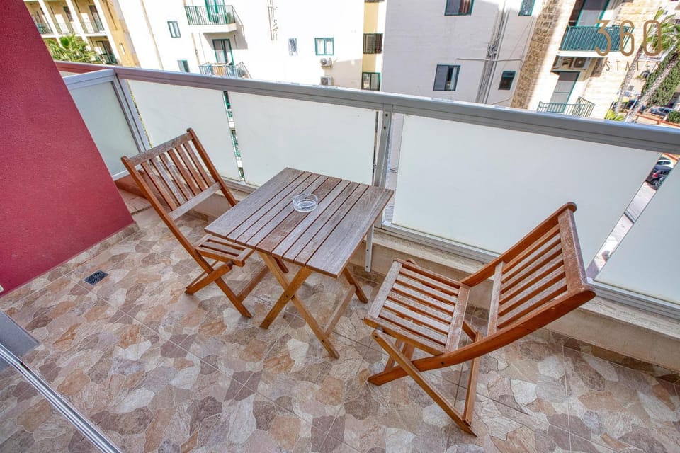 View (from property/room), Balcony/Terrace, Living room