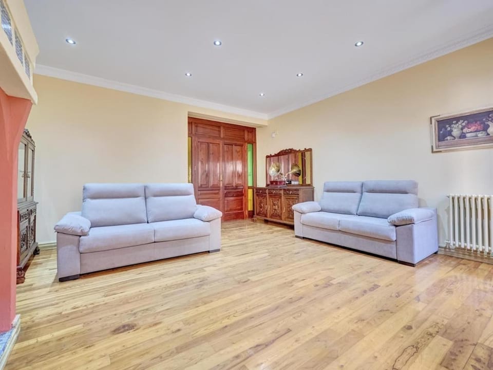 Living room, Seating area, internet