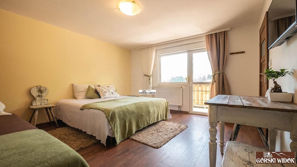 Balcony/Terrace, Photo of the whole room, Decorative detail, Bedroom, Mountain view