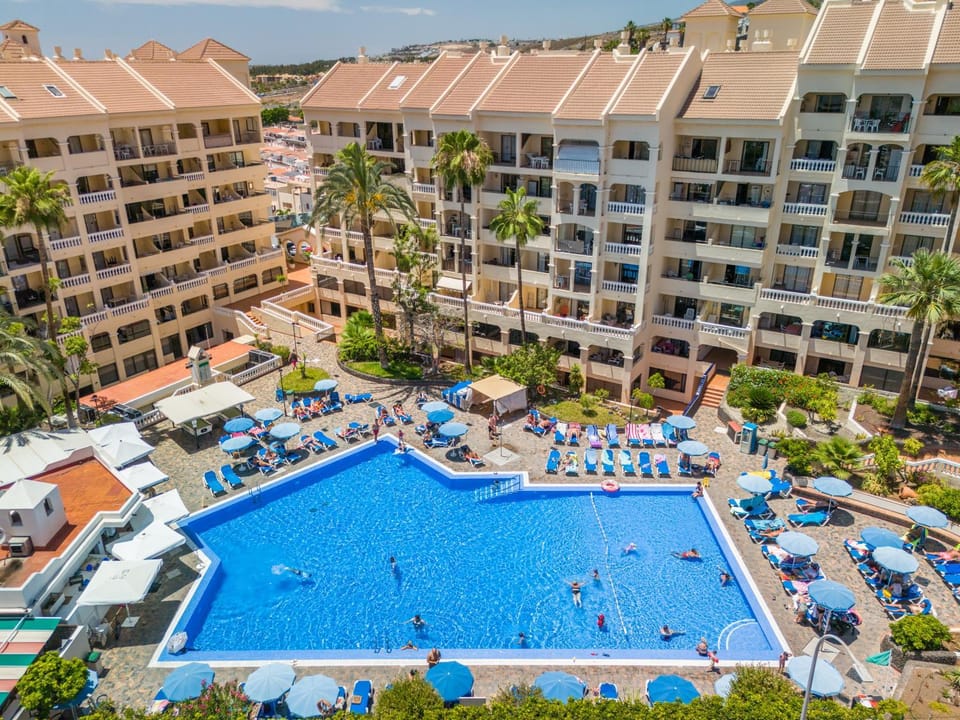 Property building, Bird's eye view, Pool view