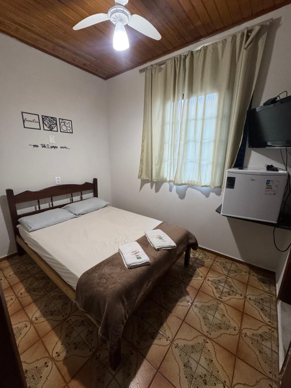 Bed, Photo of the whole room, Bedroom, minibar