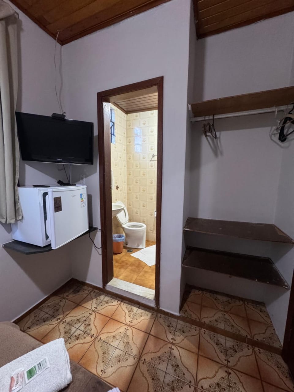 Bed, Bathroom, Photo of the whole room, Bedroom