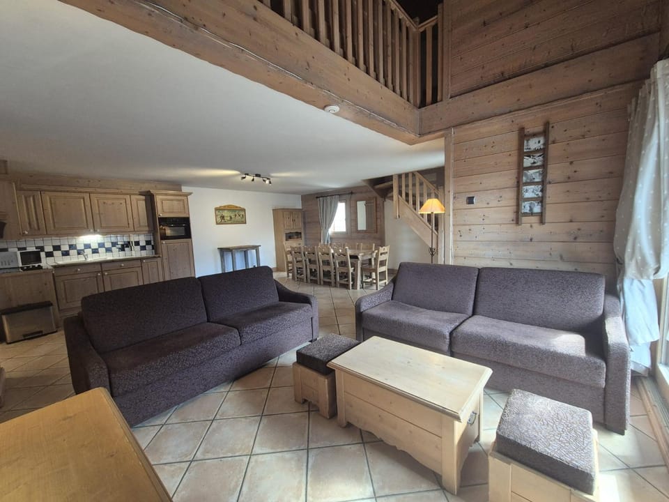 Kitchen or kitchenette, Living room, Seating area