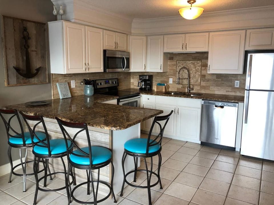 Kitchen or kitchenette, Lounge or bar, Food and drinks, Drinks