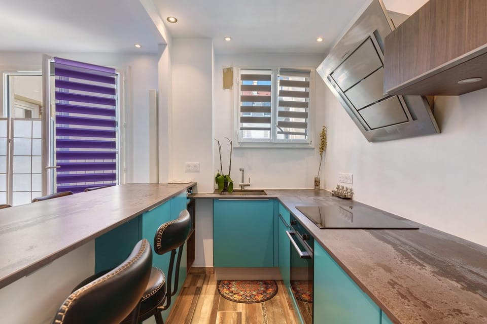 Kitchen or kitchenette, Living room