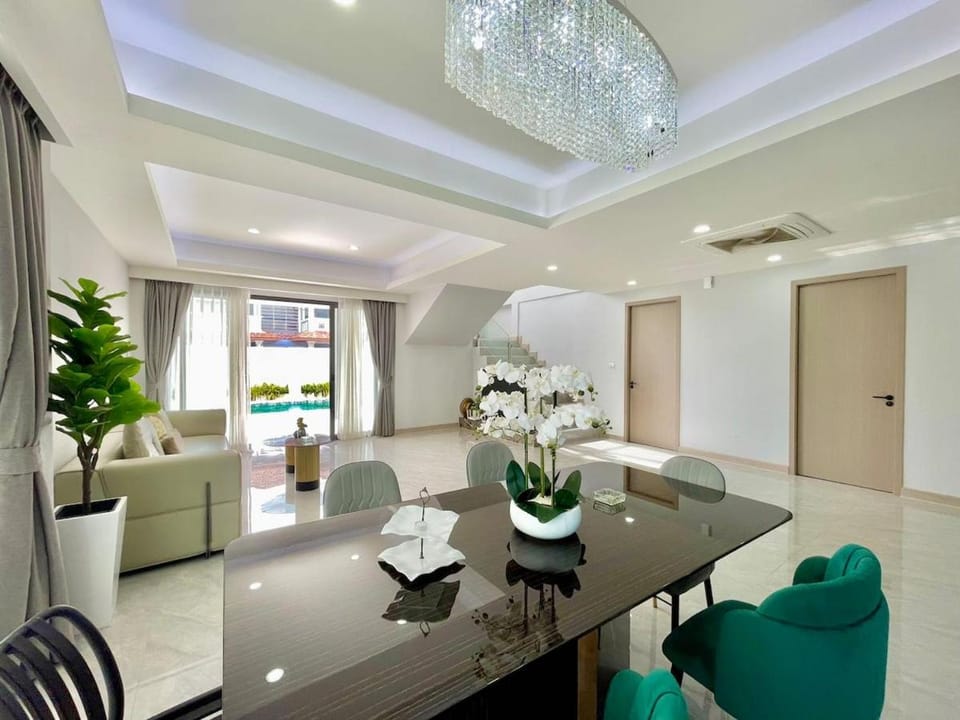 Facaii-Pool villa 5 Bedroom 6 Bathroom Villa in Pattaya City