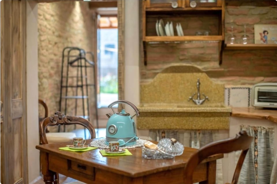 Kitchen or kitchenette, Food and drinks, Food, oven