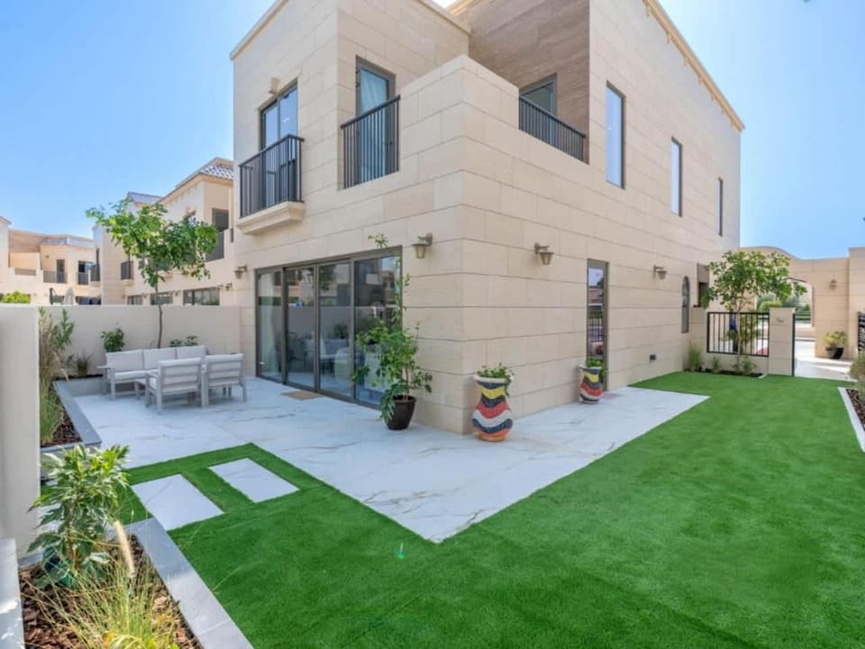 Property building, Garden, Balcony/Terrace