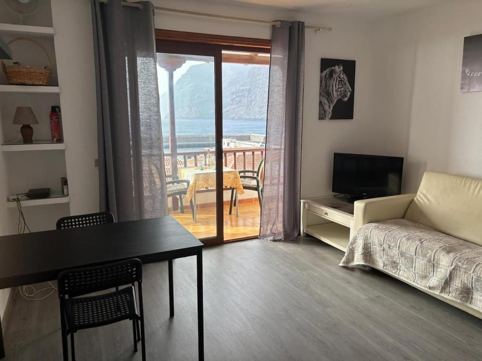 apartment overlooking Los Gigantes Apartment in Acantilados de Los Gigantes
