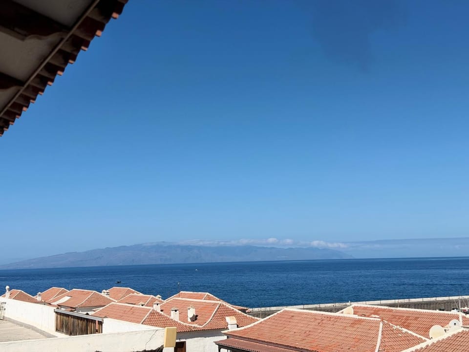 apartment overlooking Los Gigantes Apartment in Acantilados de Los Gigantes