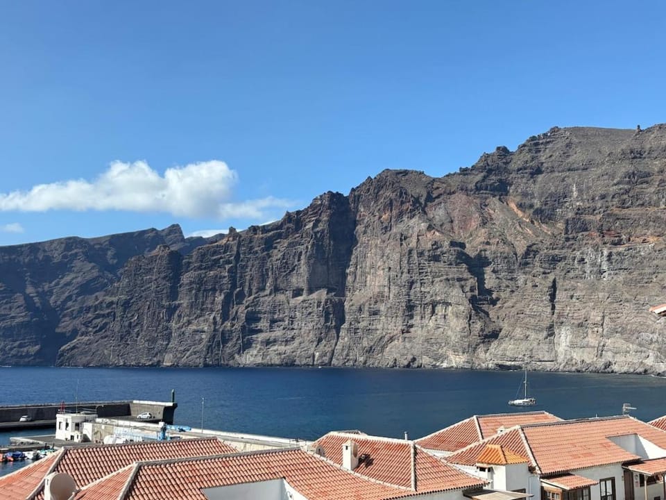 apartment overlooking Los Gigantes Apartment in Acantilados de Los Gigantes