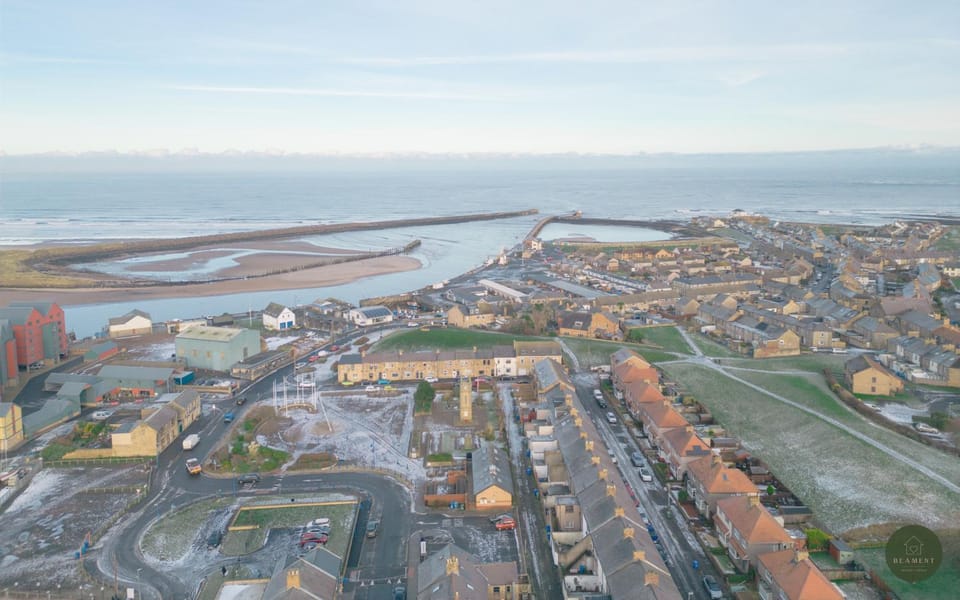 Neighbourhood, Natural landscape, Sea view, Location