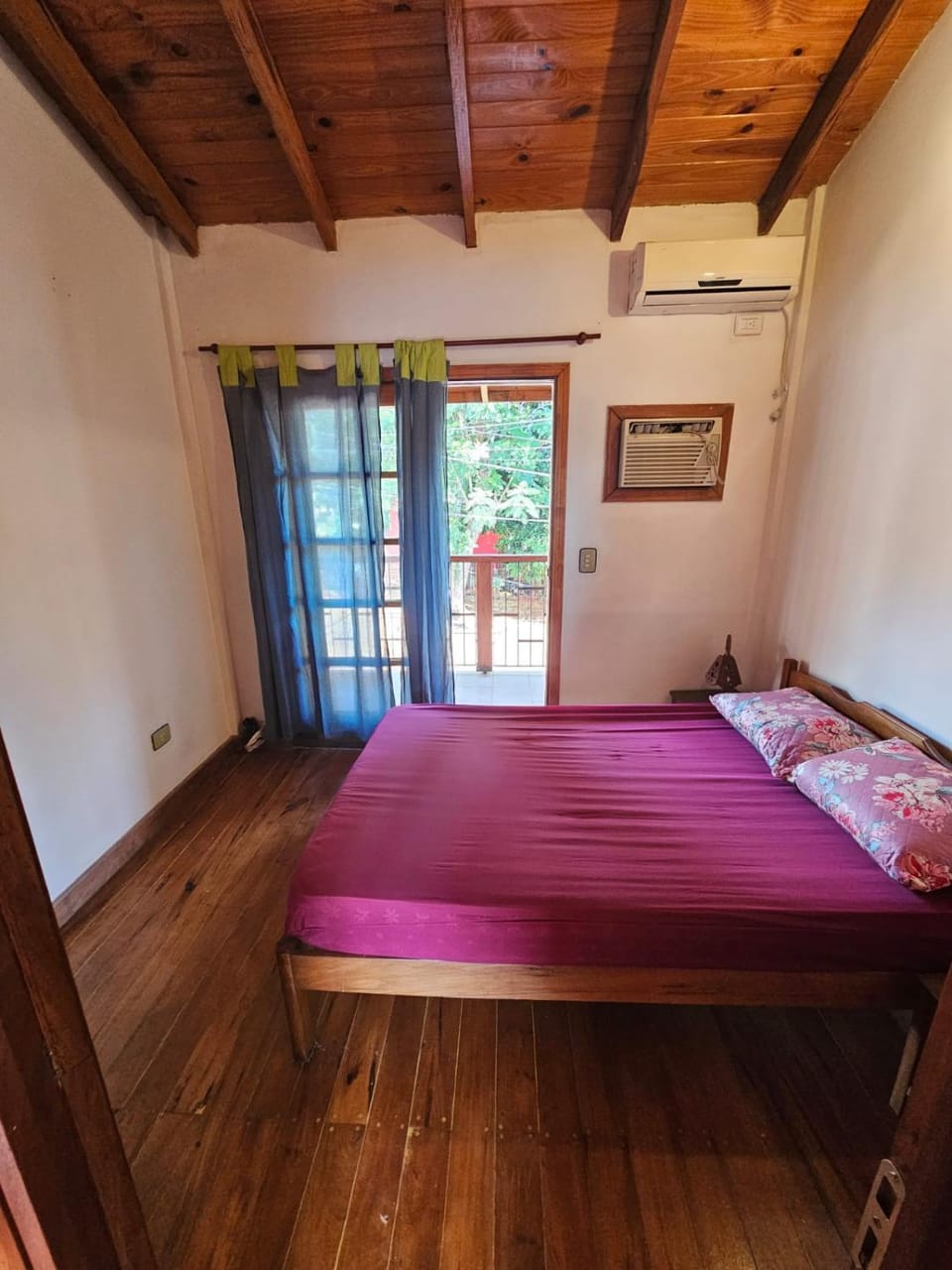 Bed, Photo of the whole room, Bedroom, air conditioner