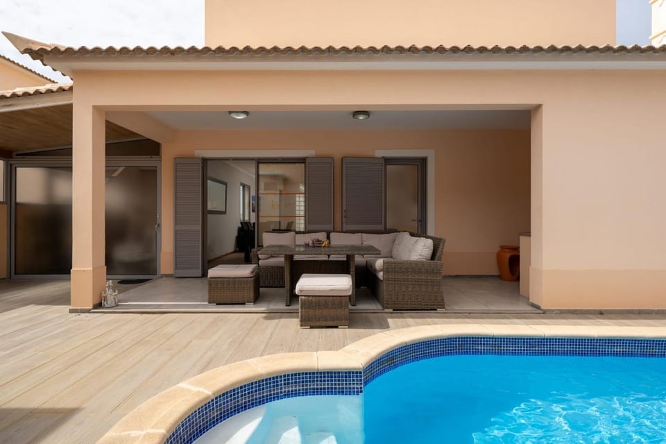 Patio, Day, Seating area, Swimming pool