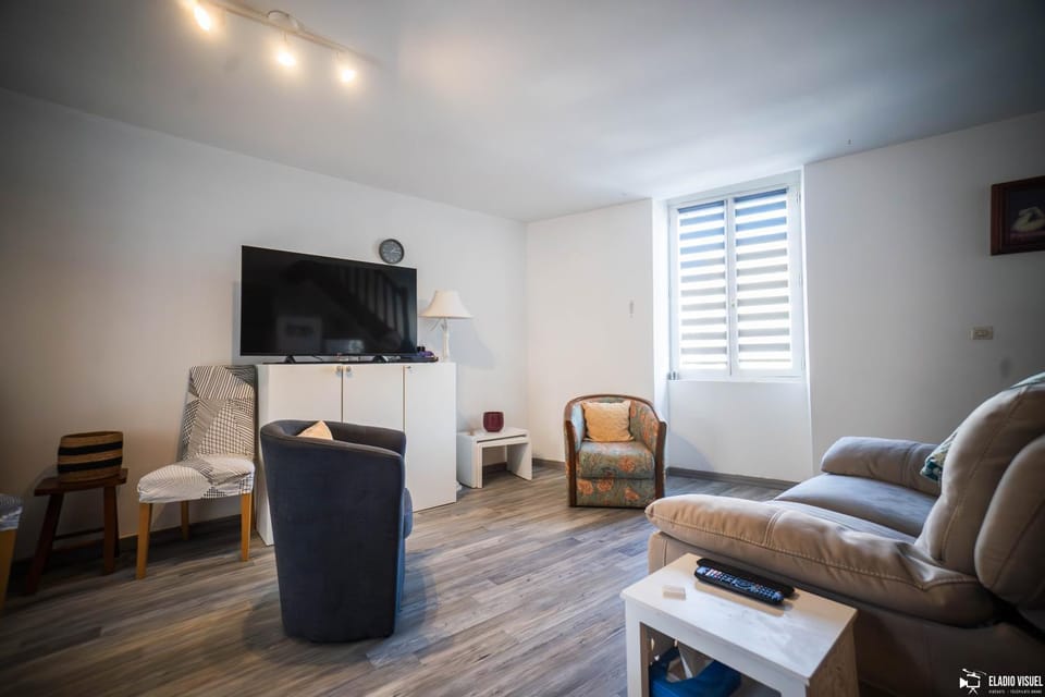 Communal lounge/ TV room, TV and multimedia, Living room