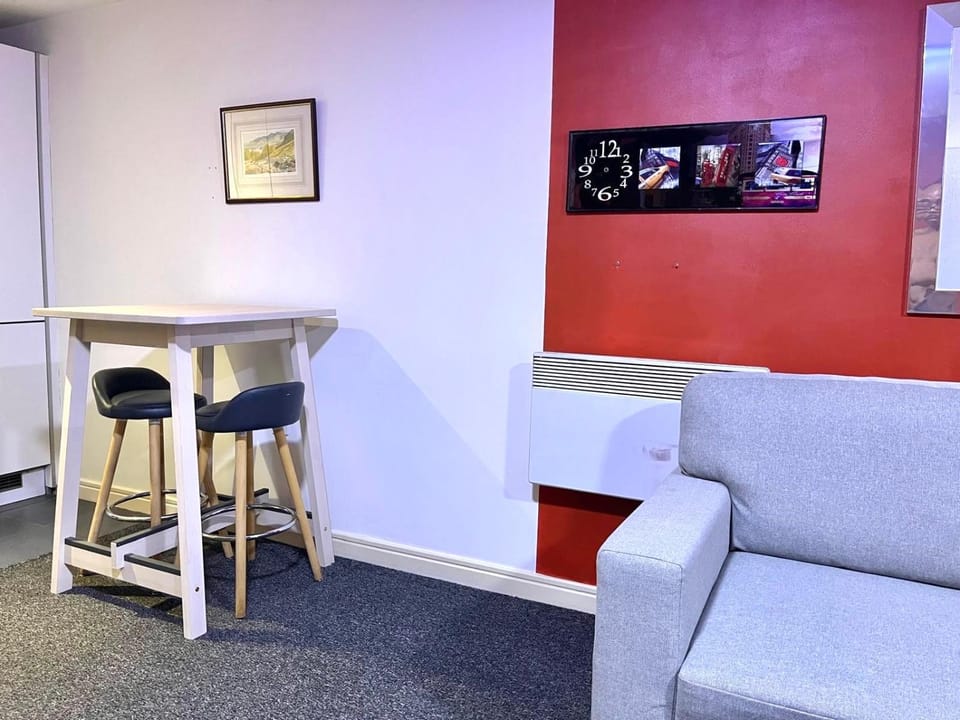 Seating area, Dining area