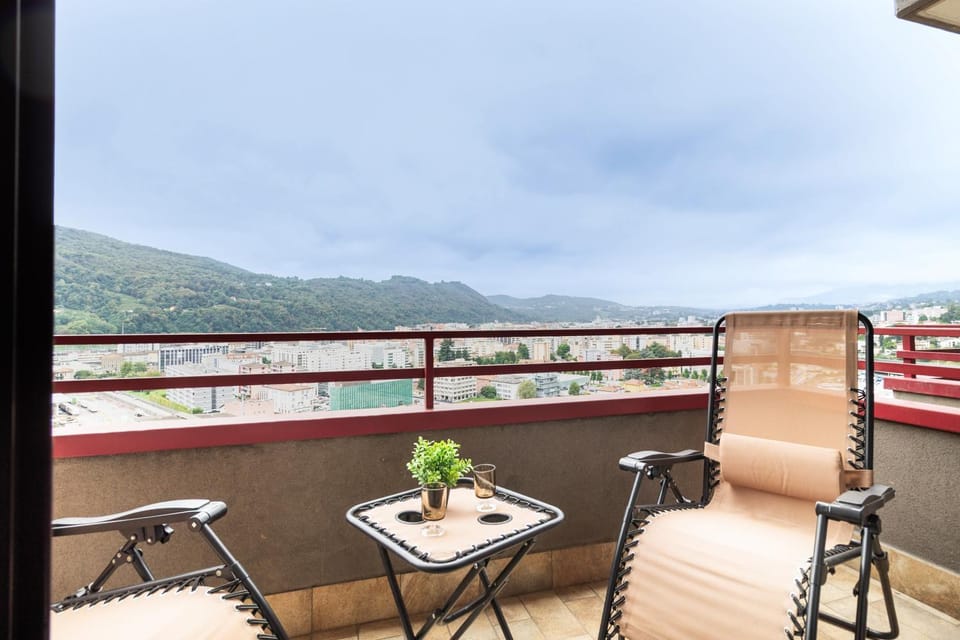 Lena House - Swiss Border View Apartment in Como