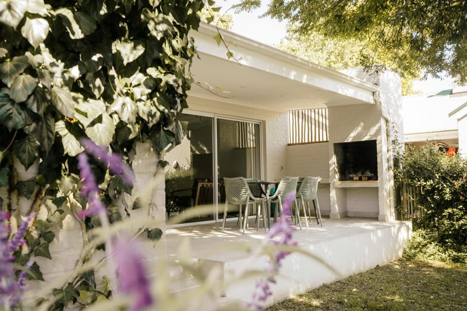 Patryssenvalleij Farm and Cottages Apartment in Stellenbosch