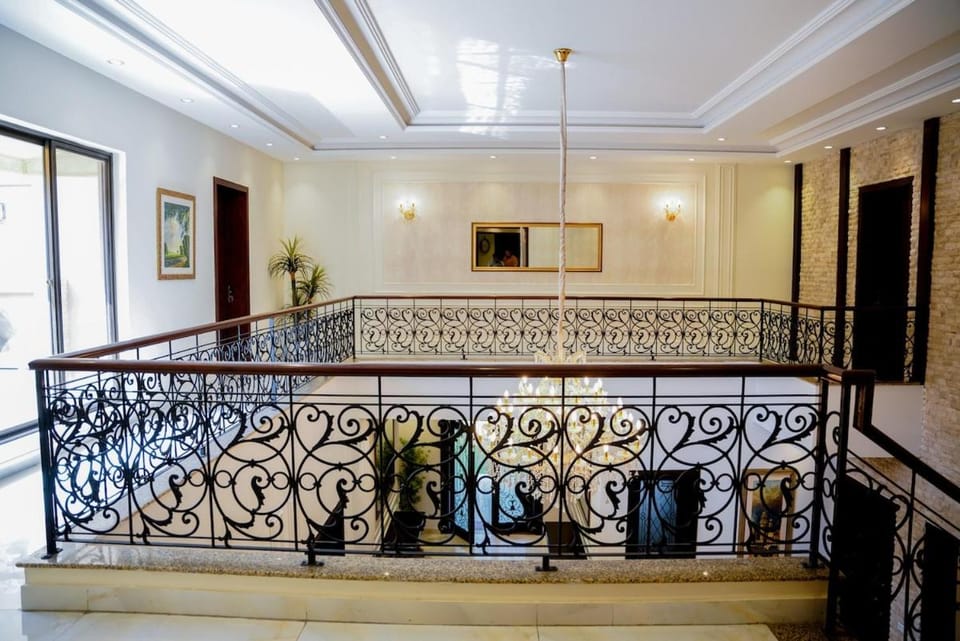 Spacious 5BR Luxury Family Home Villa in Lahore