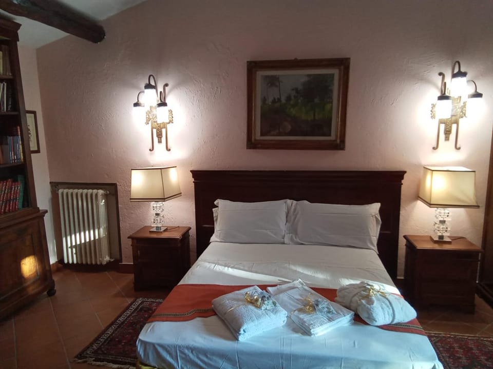 Bed, Photo of the whole room, Bedroom, internet, towels