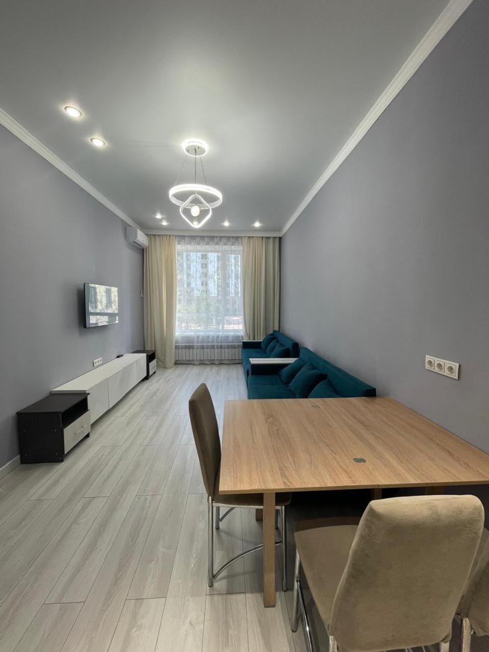 TV and multimedia, Living room, Seating area, Dining area