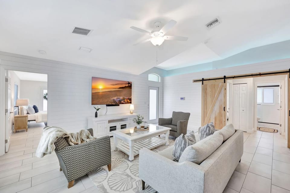 Magnolia Manor 4 bdrm Private Heated Pool Vanderbilt Beach & Mercato House in Naples Park