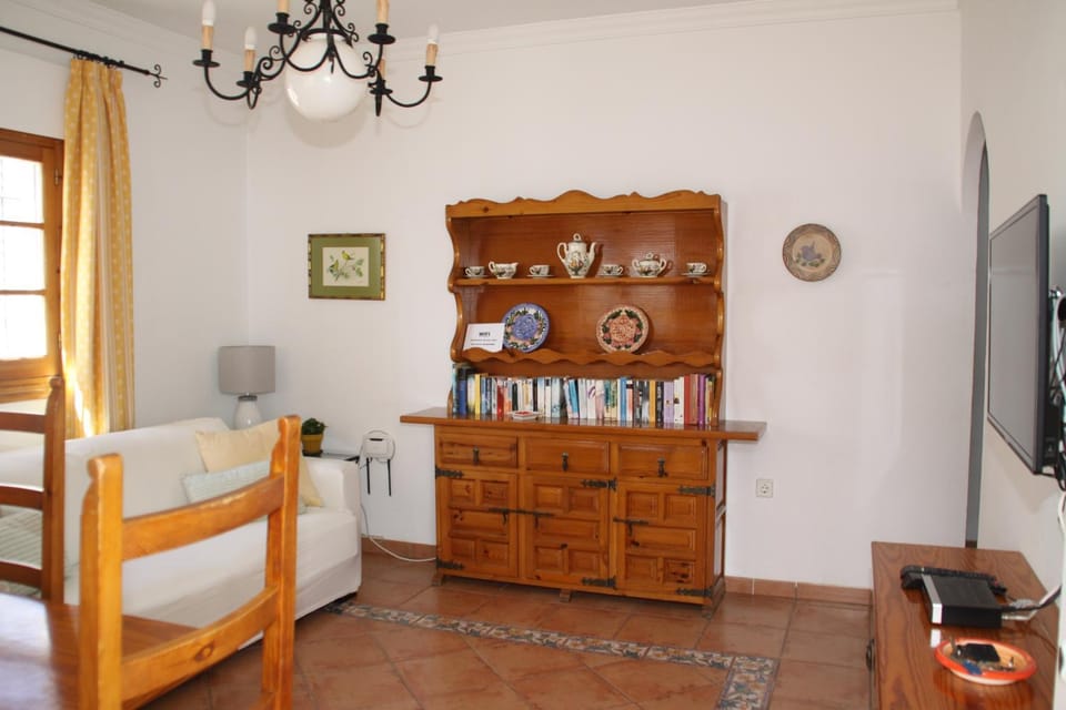 TV and multimedia, Coffee/tea facilities, Photo of the whole room