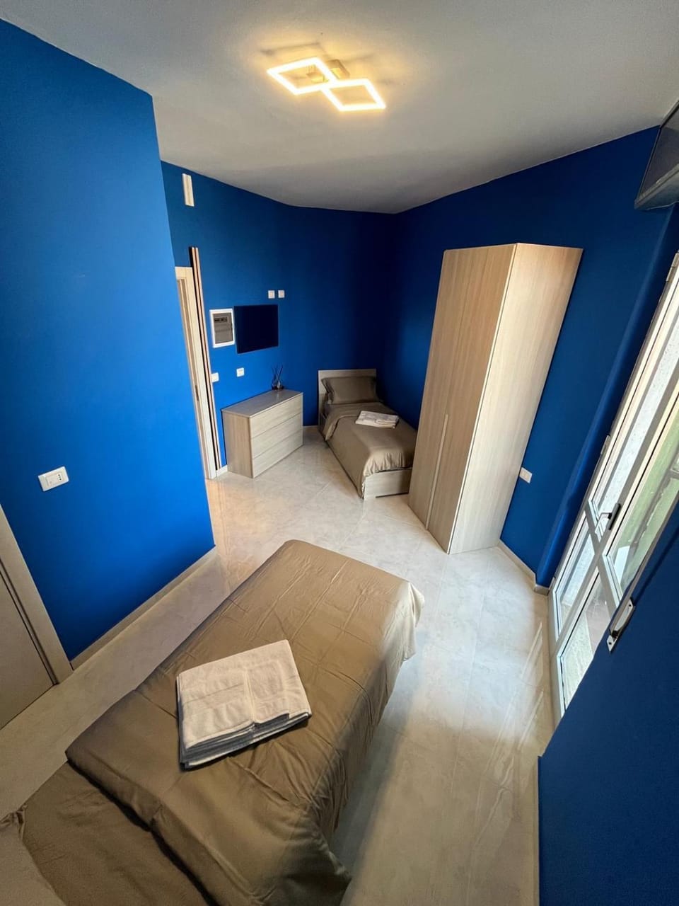 Toilet, Bed, Bathroom, Living room, Photo of the whole room, Seating area, Bedroom