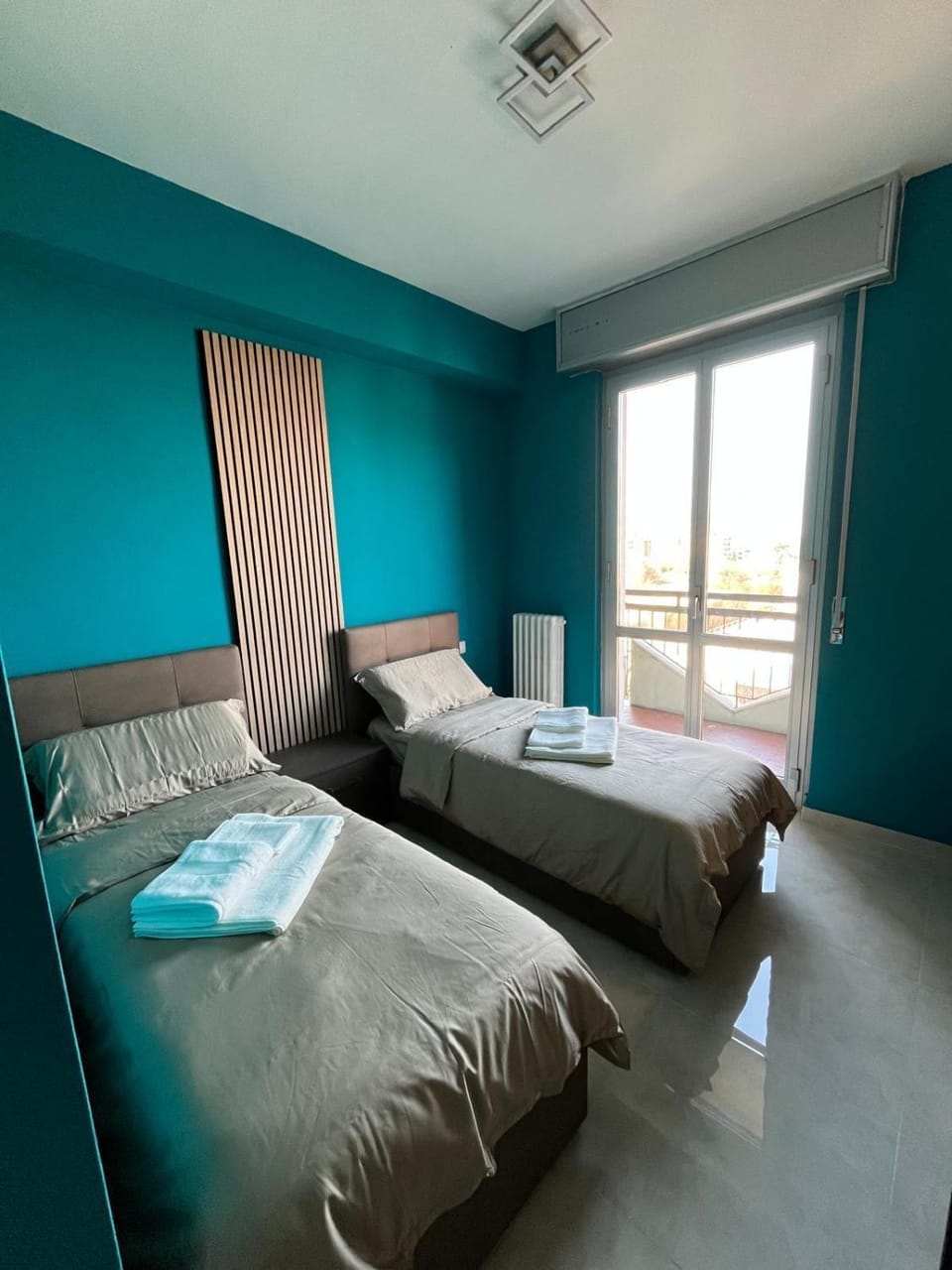 Bed, Balcony/Terrace, Balcony/Terrace, Photo of the whole room, Bedroom, heating, heating, towels