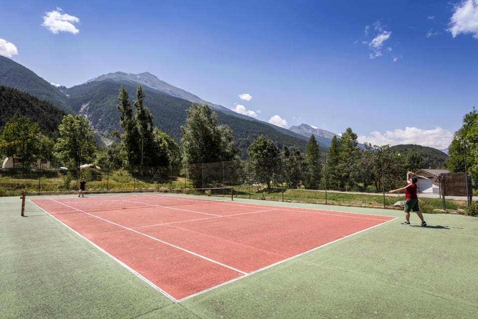 Tennis court, Tennis court