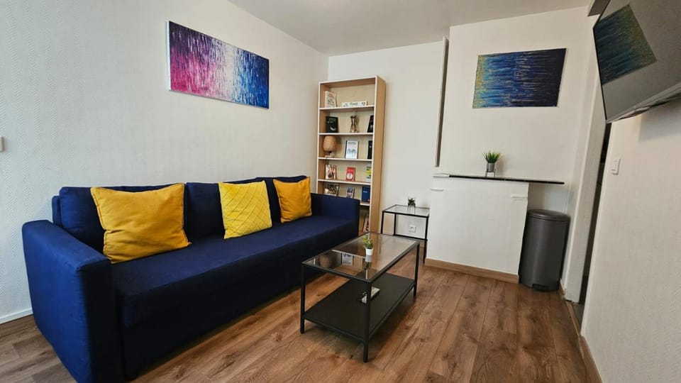 Library, TV and multimedia, Living room, Seating area