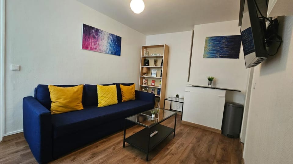 Library, TV and multimedia, Living room, Seating area, heating