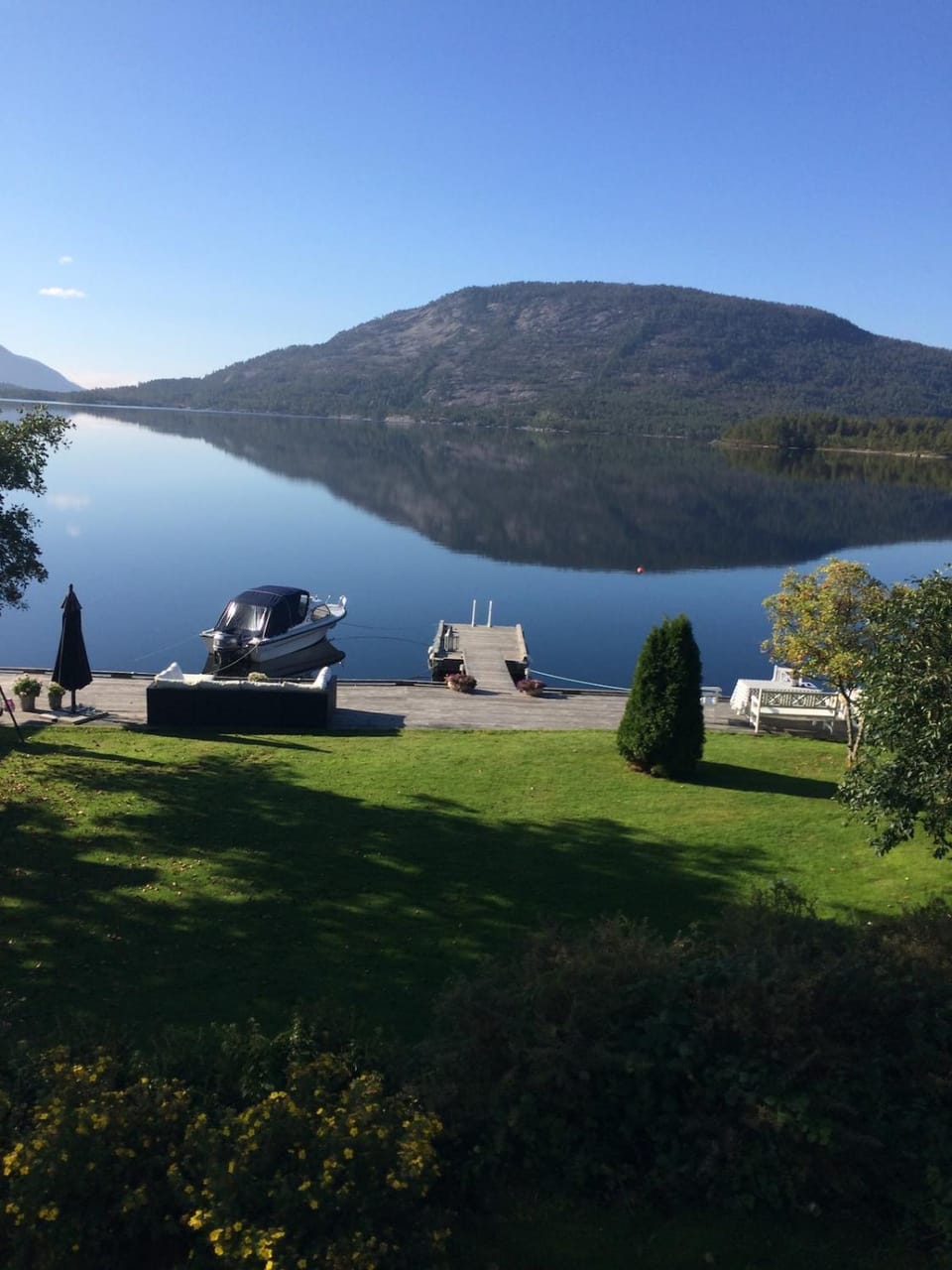 Garden, Lake view, Mountain view