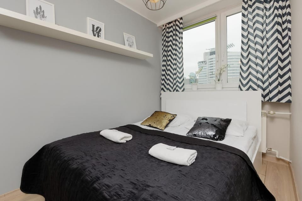 Bed, Photo of the whole room, towels