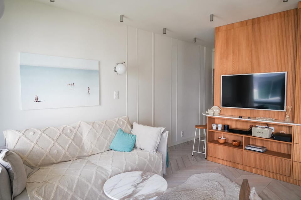 TV and multimedia, Living room, Photo of the whole room, Seating area, Evening entertainment