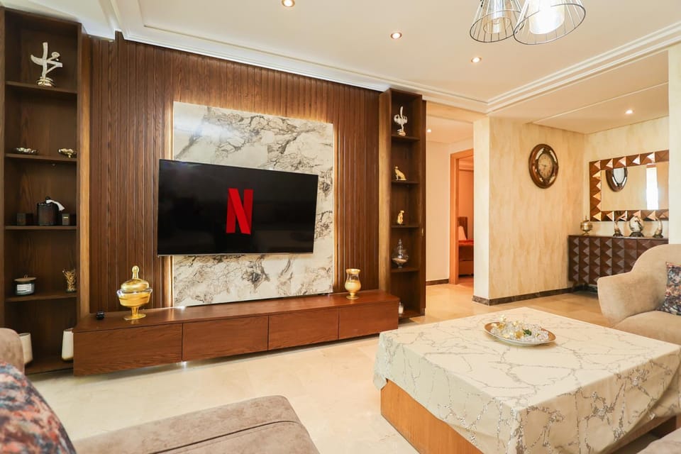 TV and multimedia, Living room, Seating area, Evening entertainment