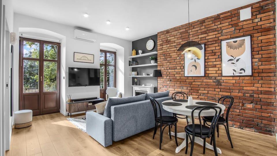 TV and multimedia, Living room, Seating area, Dining area