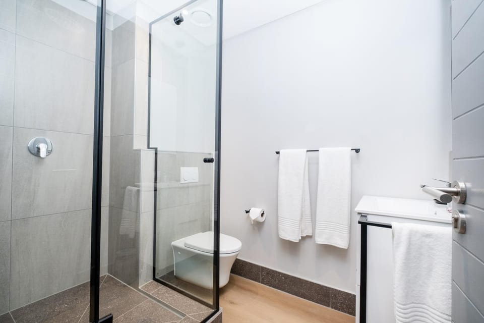 Shower, Bathroom, towels
