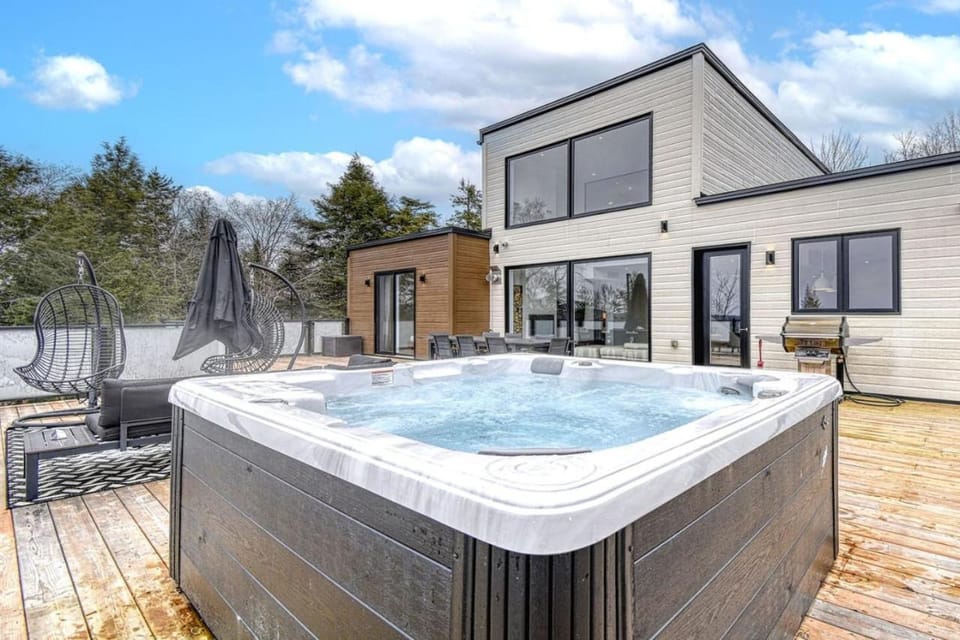 Chalet Assiniboine in Bel Air House in Mont-Tremblant