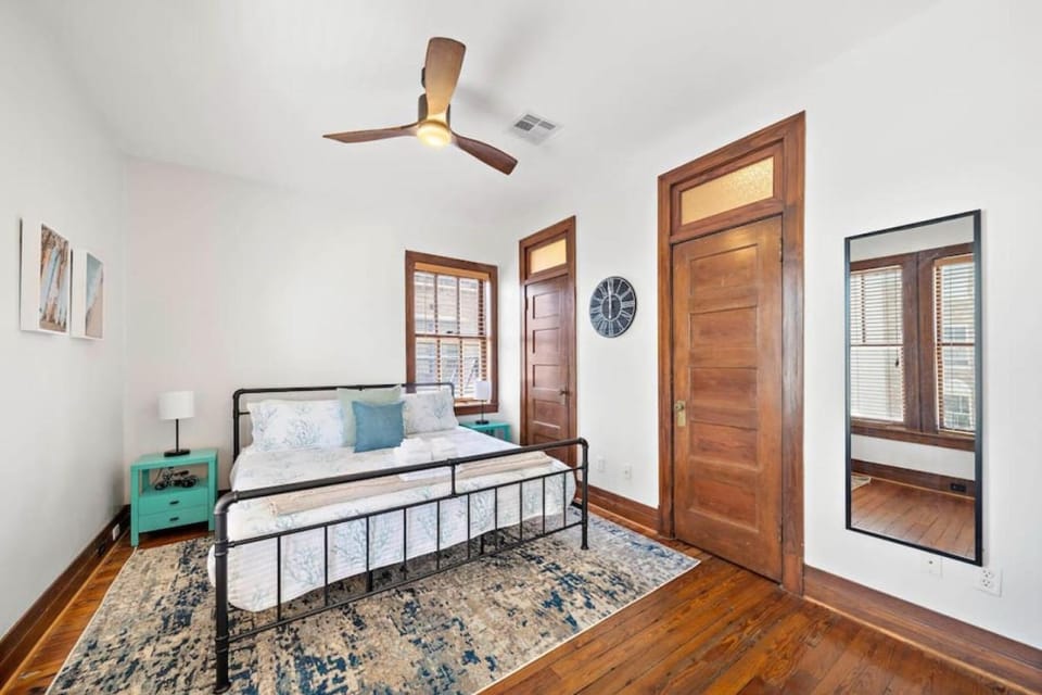 Downtown loft in the perfect location for all things Galveston Apartment in Texas City